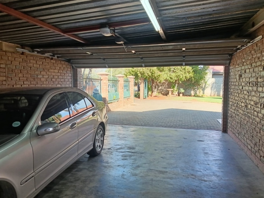 4 Bedroom Property for Sale in Carters Glen Northern Cape